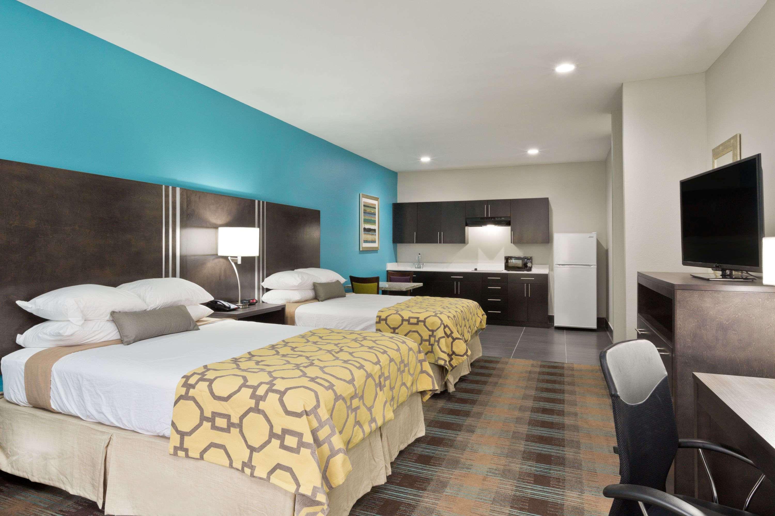 Baymont By Wyndham Bryan College Station Hotel Exterior photo