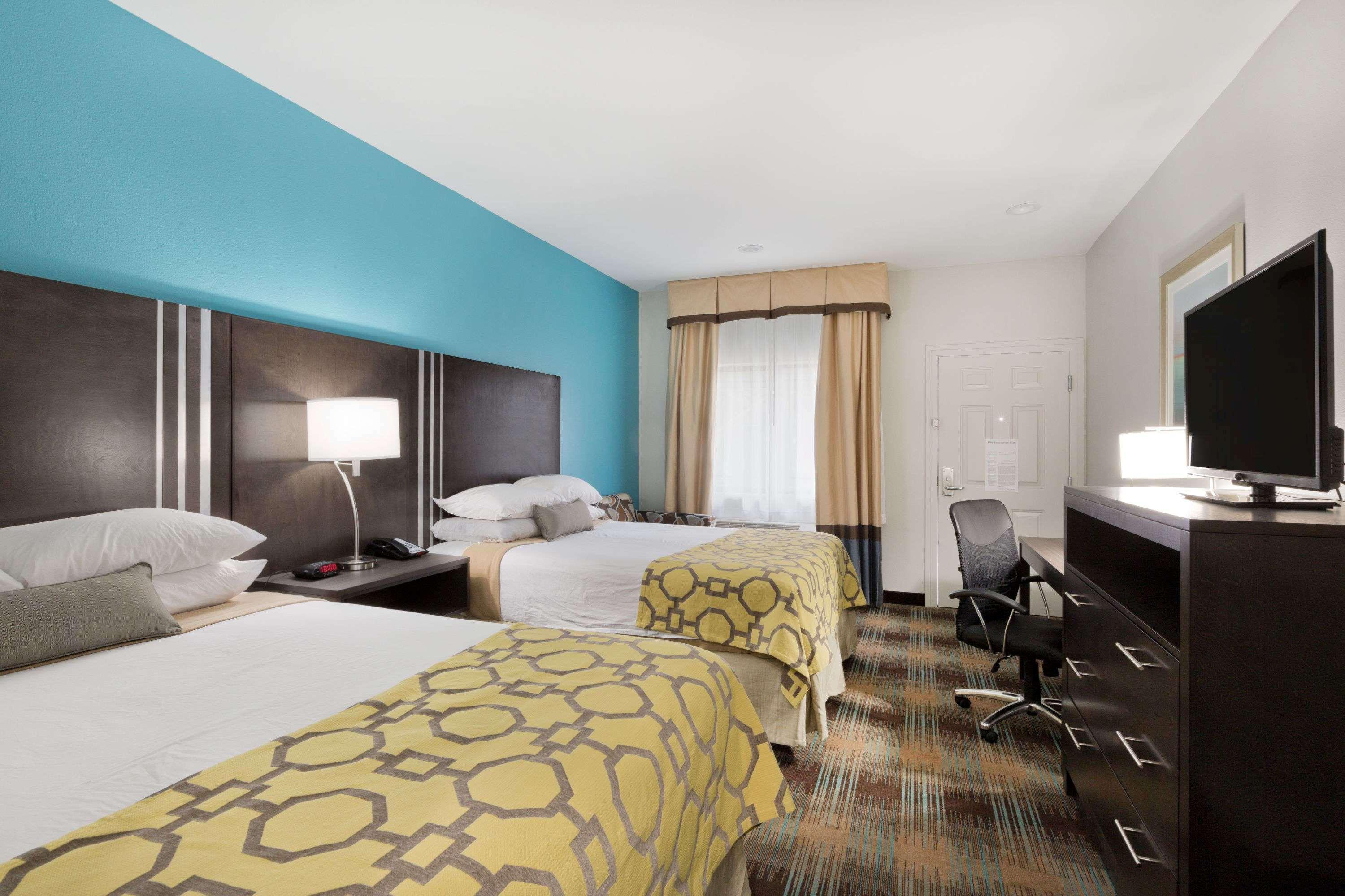 Baymont By Wyndham Bryan College Station Hotel Exterior photo