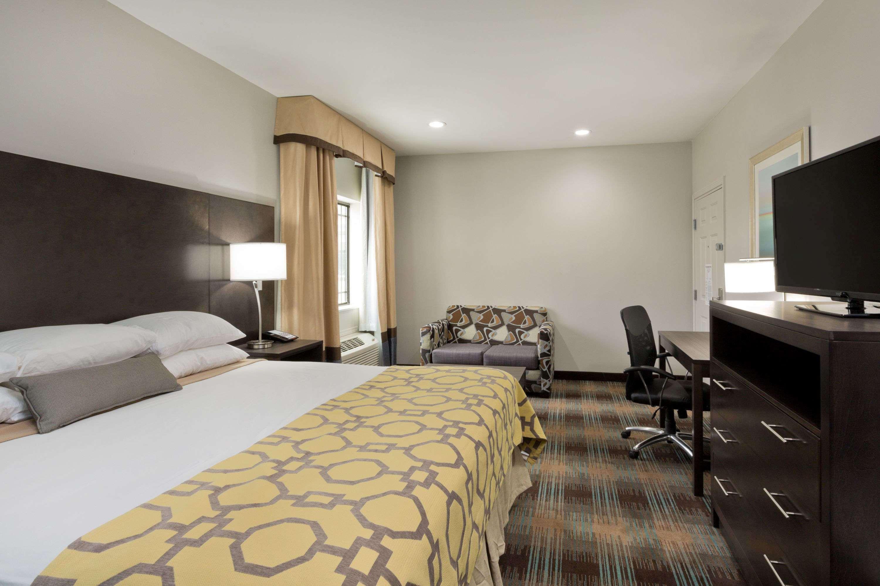 Baymont By Wyndham Bryan College Station Hotel Exterior photo