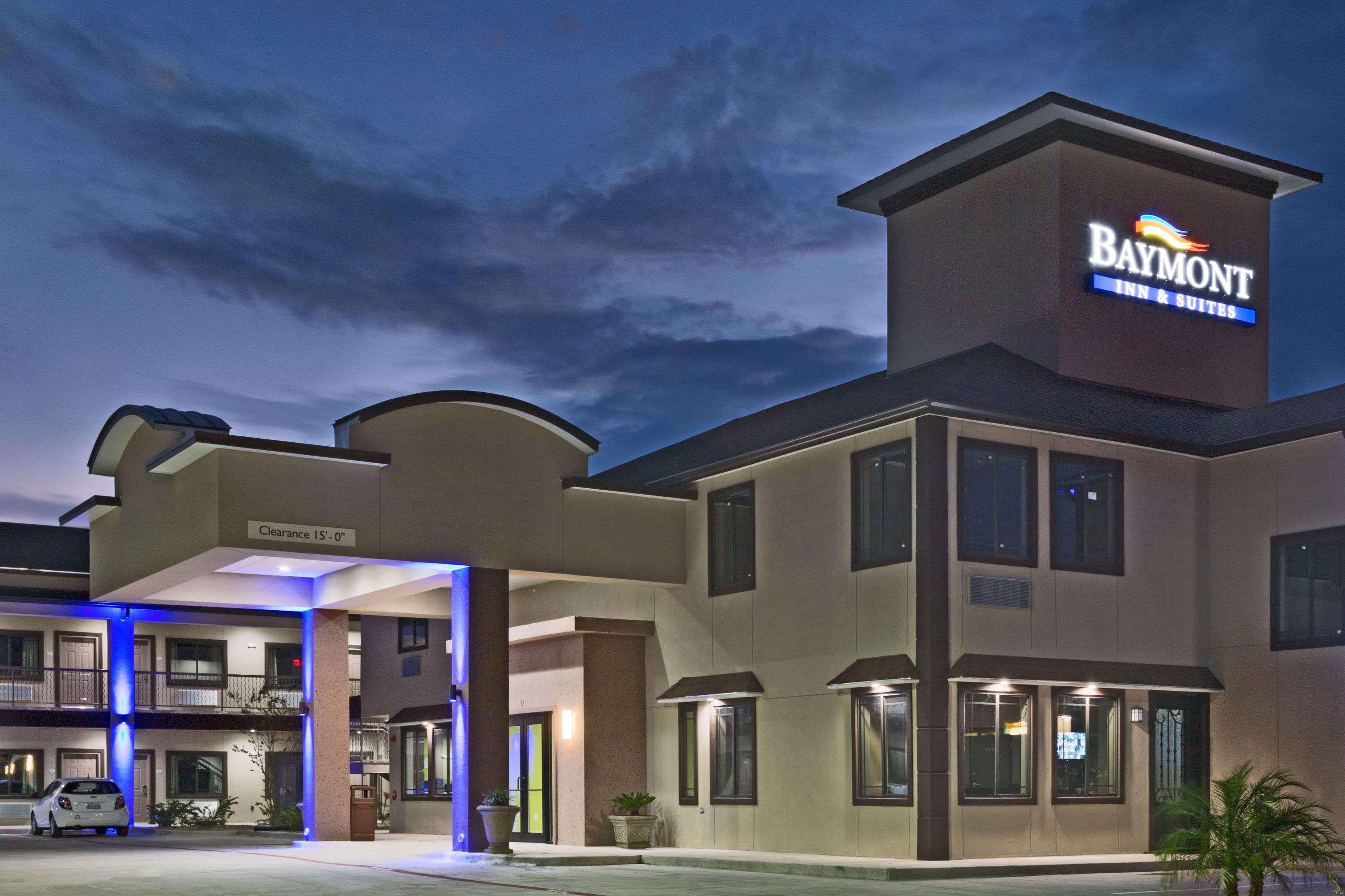 Baymont By Wyndham Bryan College Station Hotel Exterior photo