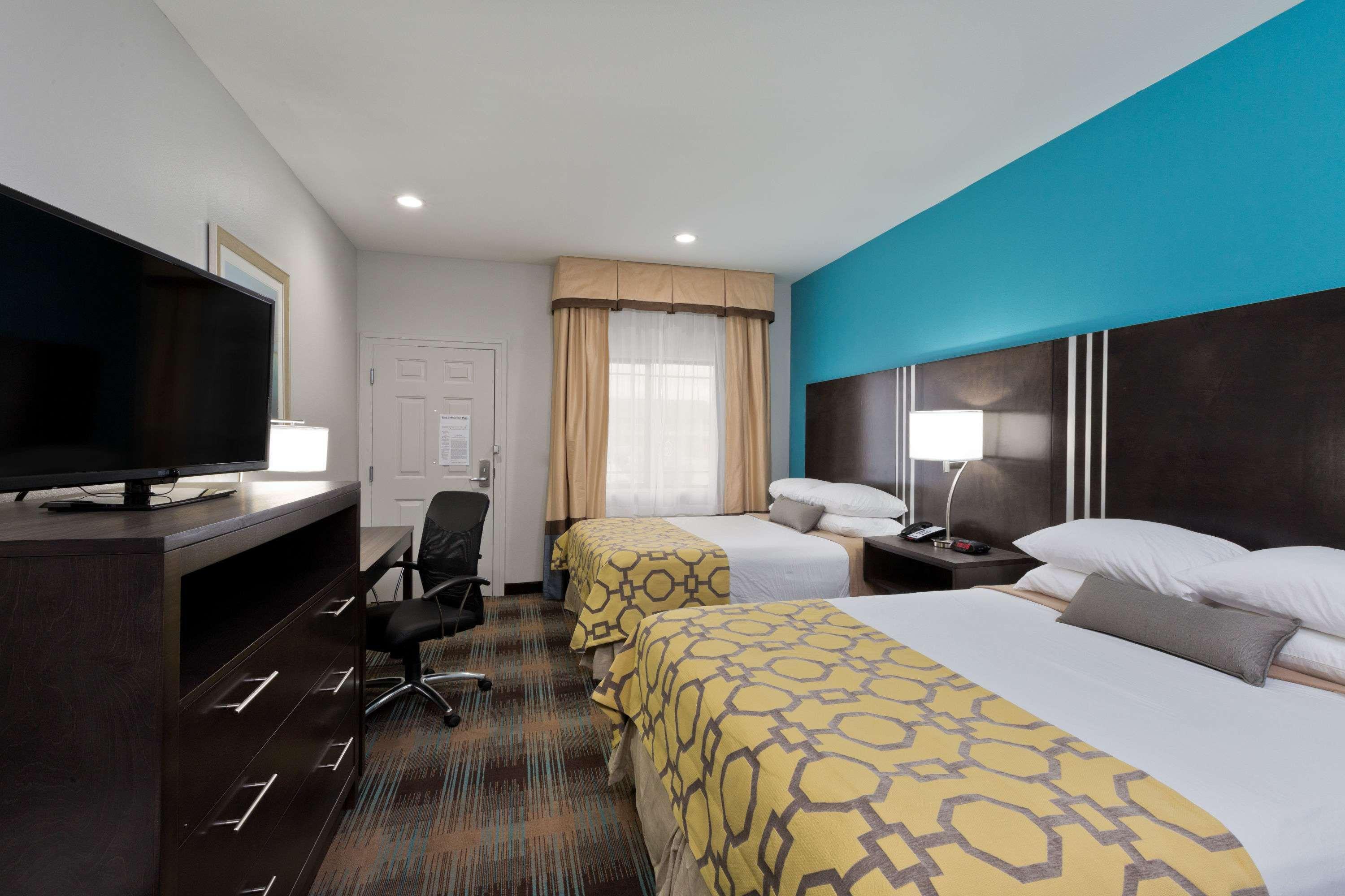 Baymont By Wyndham Bryan College Station Hotel Exterior photo