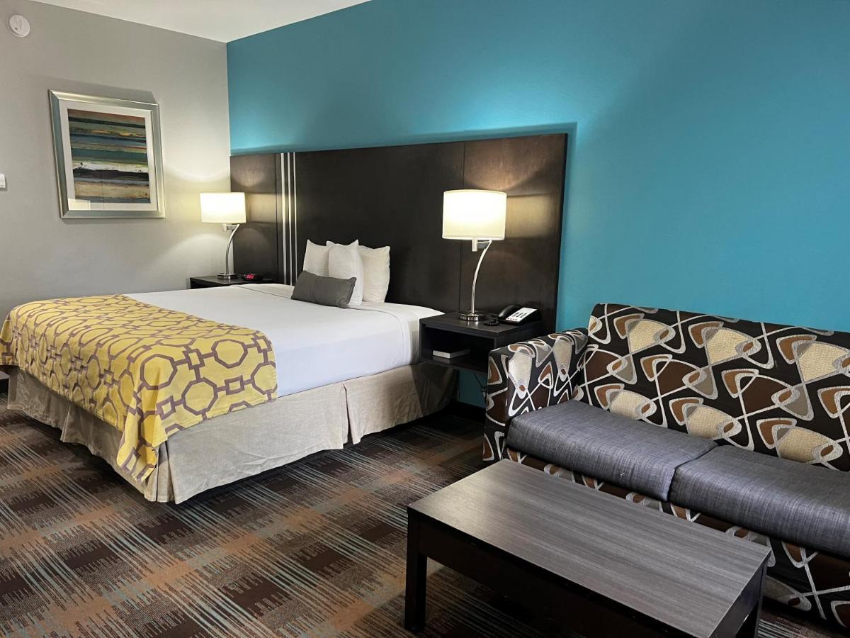 Baymont By Wyndham Bryan College Station Hotel Exterior photo